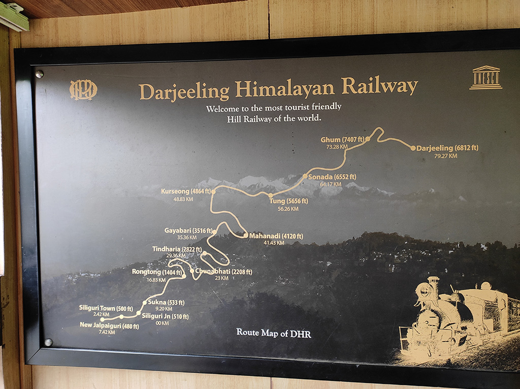 Route map of Darjeeling Himalayan Railway showing the journey from New Jalpaiguri to Darjeeling with key stops and elevations.